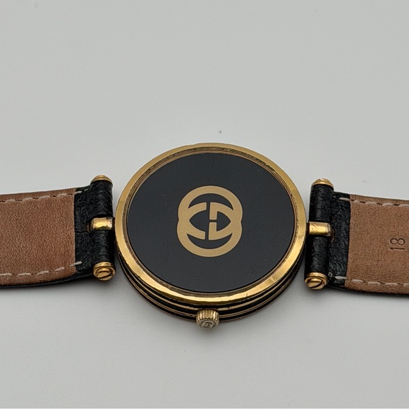 GUCCI VINTAGE BLACK DIAL GOLD-TONE QUARTZ WATCH – 30MM - Picture 6 of 11